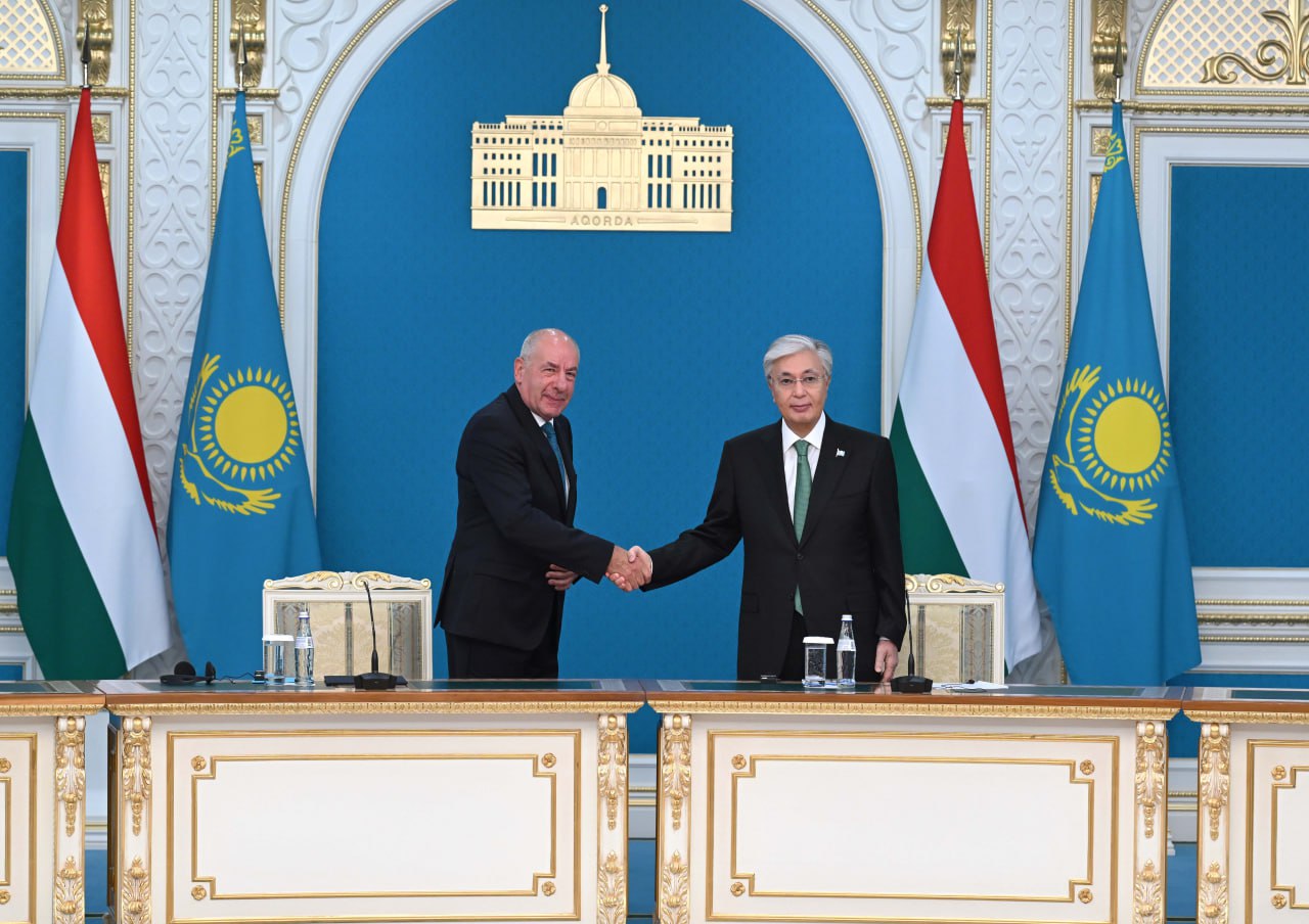 Мисс Вагинаның хардкор порнографиясы Қытайлық әйелдің есектегі фотосы