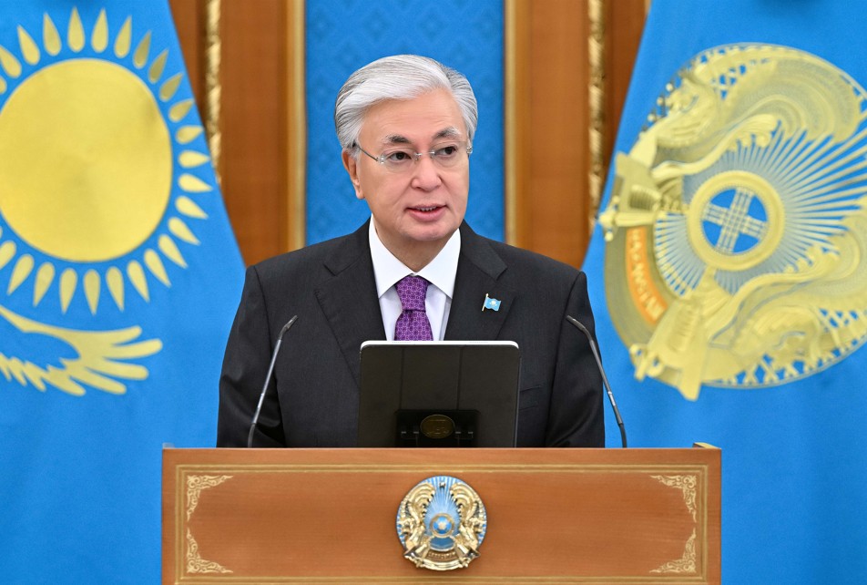 Анасы душта және әпкесі бар порно