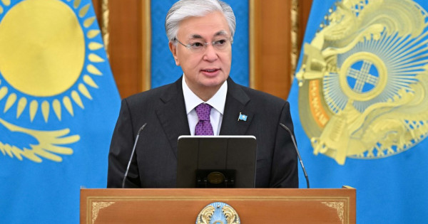 Нудистер мастурбация жасайды