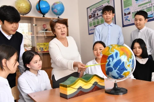 Мұғалімдер күніне қандай сыйлық жасауға рұқсат етіледі