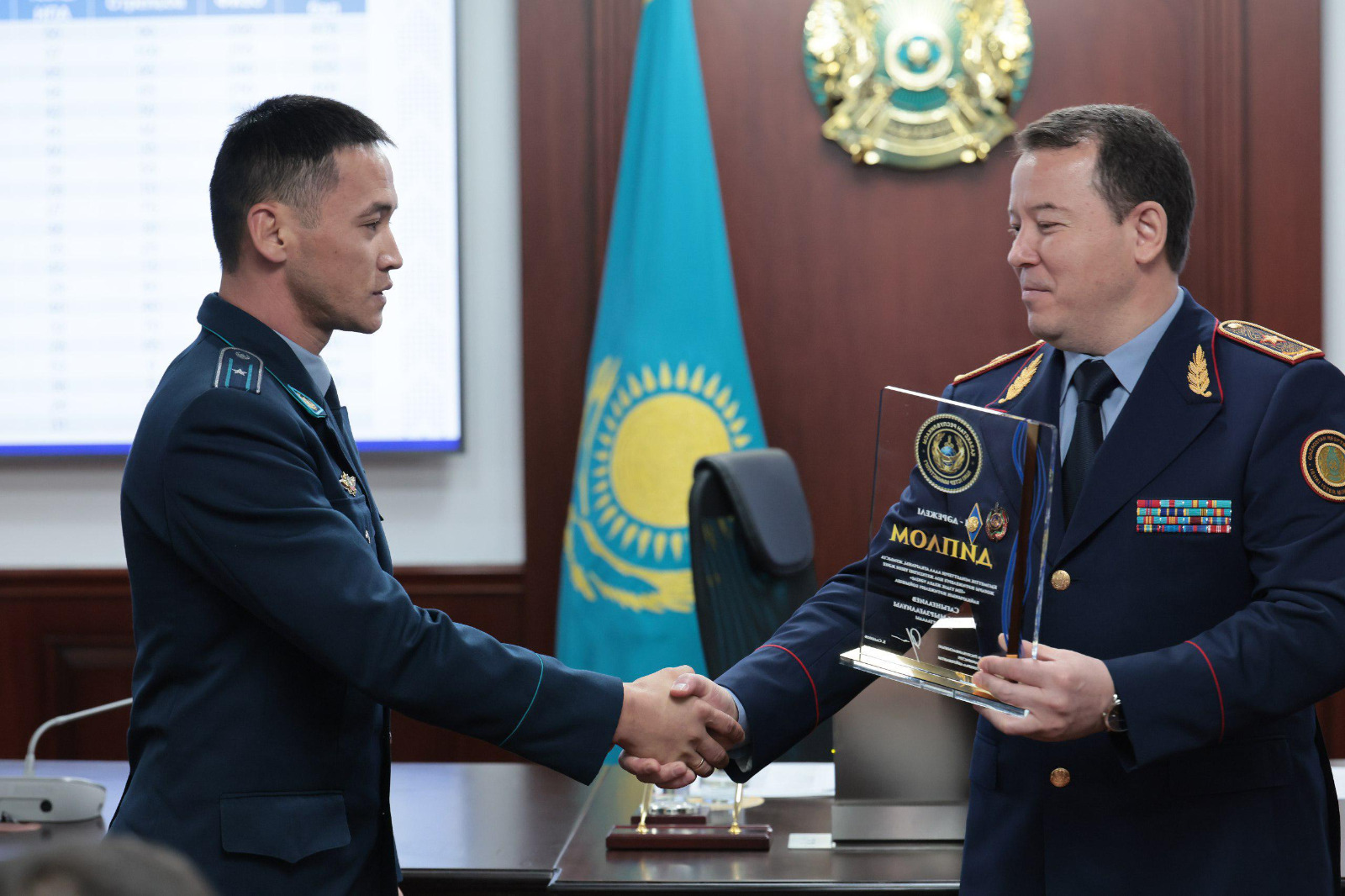 11 қылмысты ізін суытпай әшкерелеген жедел уәкіл марапатталды