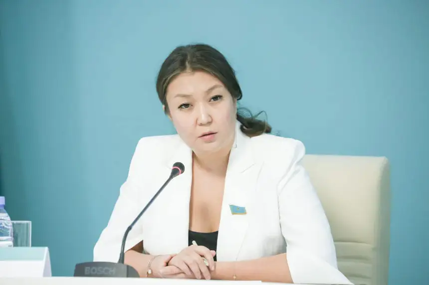 Динара Зәкиева ауру балаларға тіл тигізген блогерді жауапқа тартуды талап етті