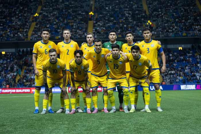 Моншадағы екі қыздың суреті