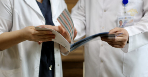 Мүшесі бар порно әйел Етік киген әдемі траннилердің порнофотосуреттері