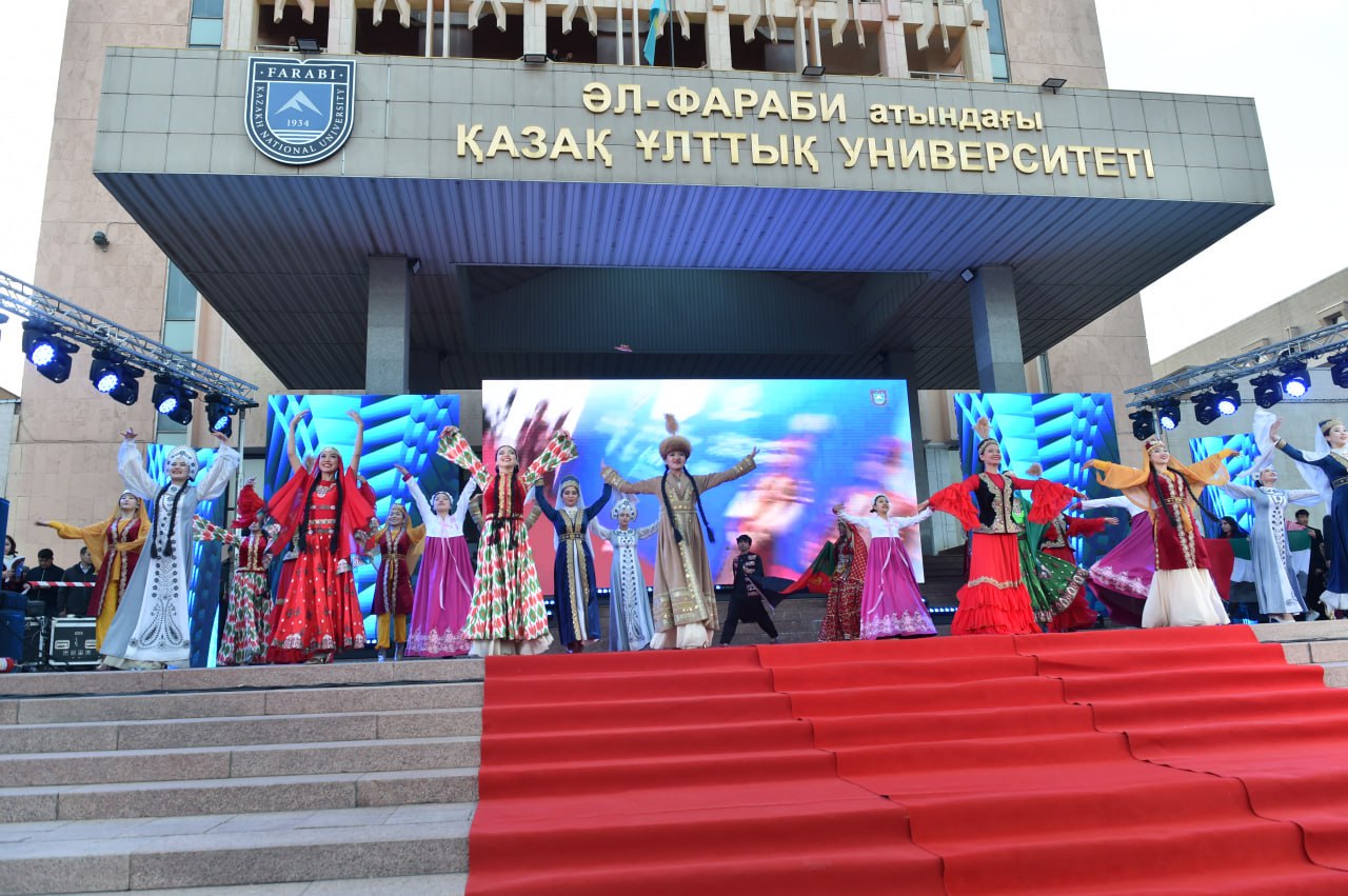 Әл-Фараби университеті Студенттер қатарына қабылдау рәсімін ЖИ арқылы өткізді