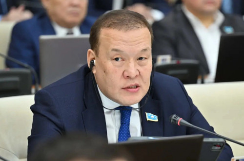 Автобус паркін жаңарту ісі тоқтап қалған - депутат