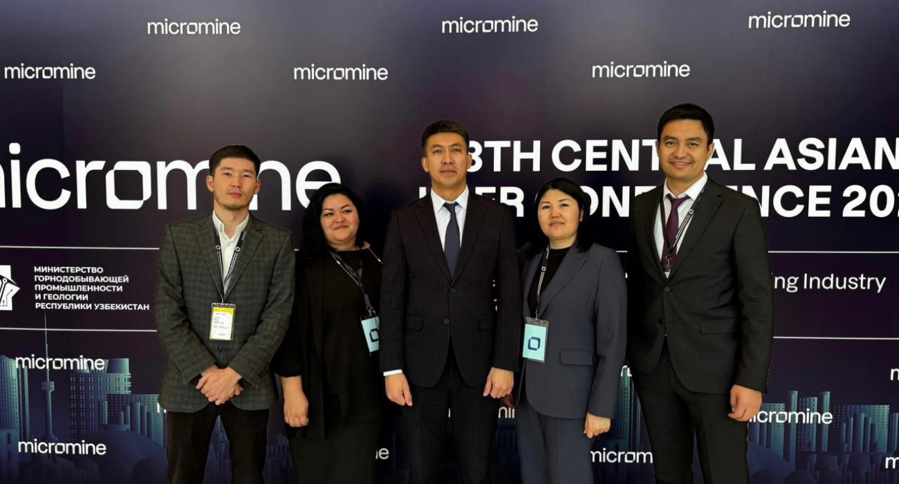 Томпақ қыздар мастурбация жасайды