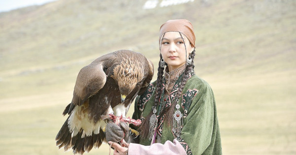 Порно анасы ұлына арналған алтын душ