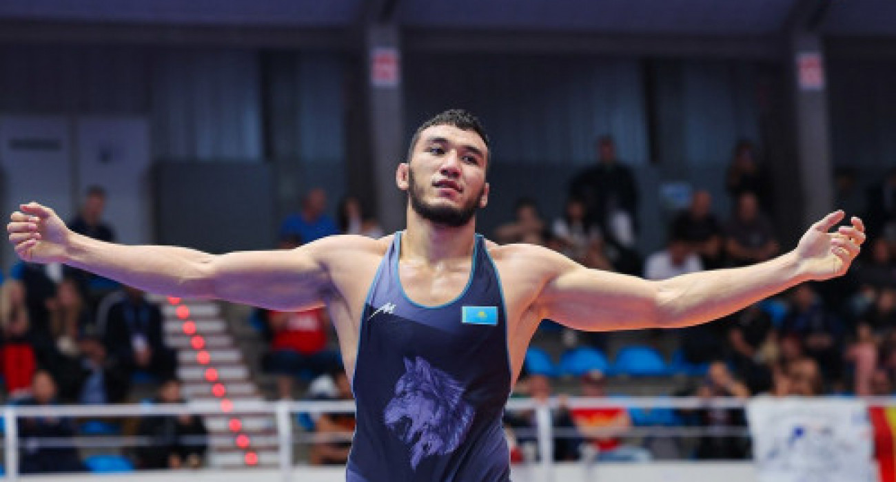 Жыныстық қатынастағы әдемі трансвеститтердің ВК видеолары