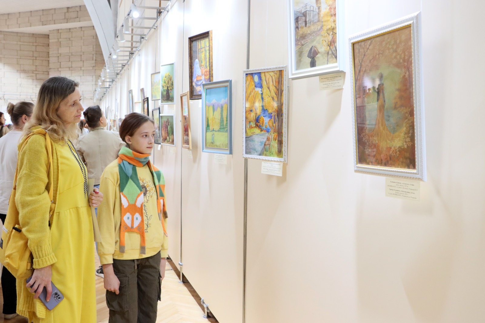 Алматыда жас таланттардың сурет көрмесі ашылды