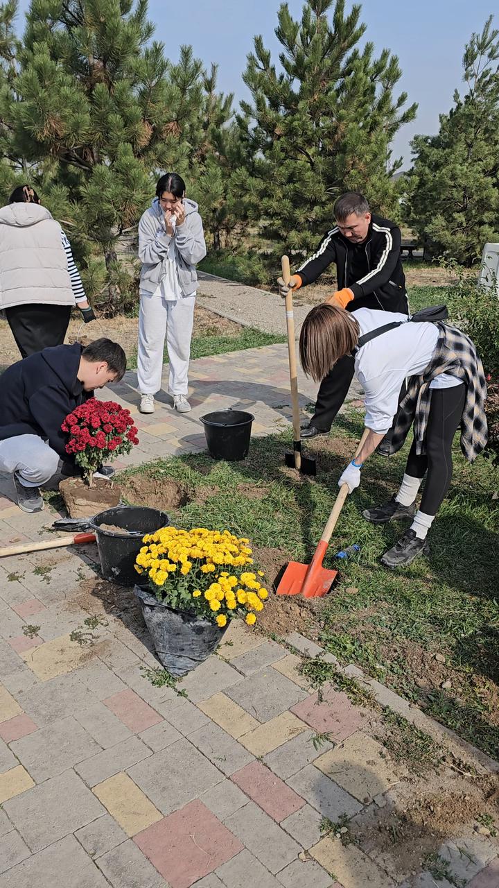 Алматыда оқушылар «Таза Қазақстан» акциясына қатысты