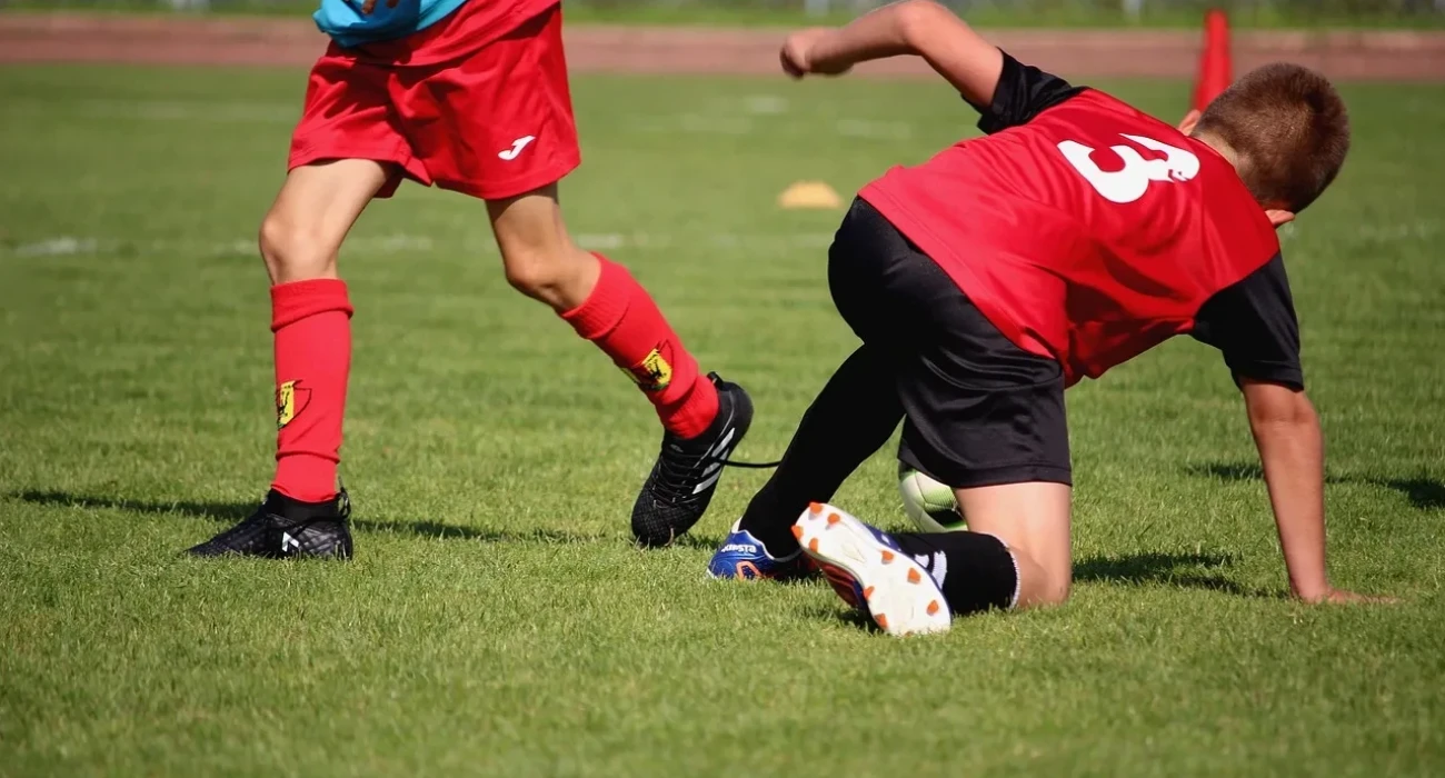 Кармелла Бинг қонақүй бөлмесінде бір уақытта екі жігітпен хардкор ойынын сәтті өткізеді Өте қатты секс порно онлайн