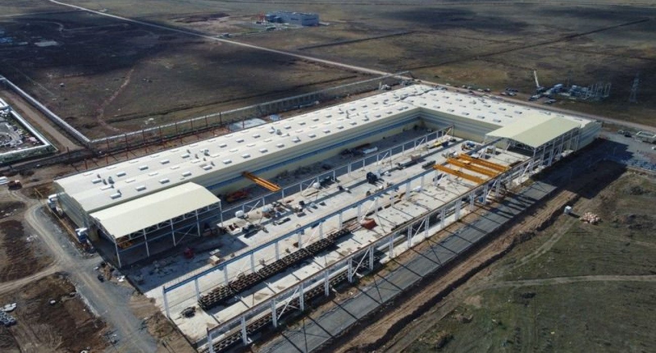 Жасөспірімнің әдемі кискасы бар