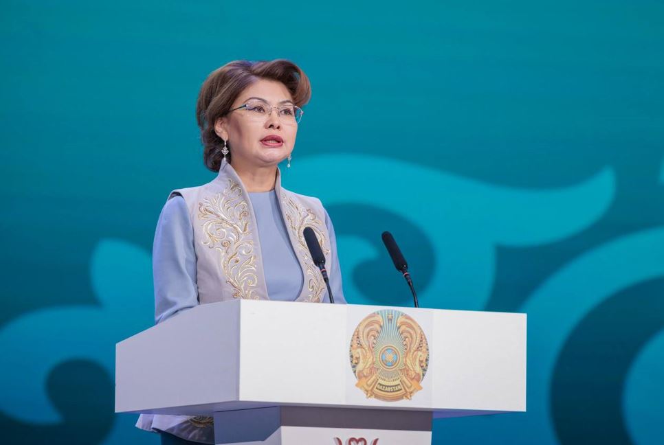 Аида Балаева сала қызметкерлеріне мемлекеттік наградалар табыстады