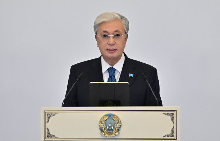 Ұйықтау және кеңседе трахает