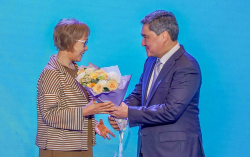 Әлеуметтік-еңбек саласының қызметкерлеріне мемлекеттік наградалар табыс етілді