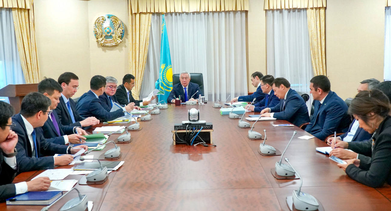 Сексуалды мини-бикини купальниктері Бонгакамдардың ең жақсысы