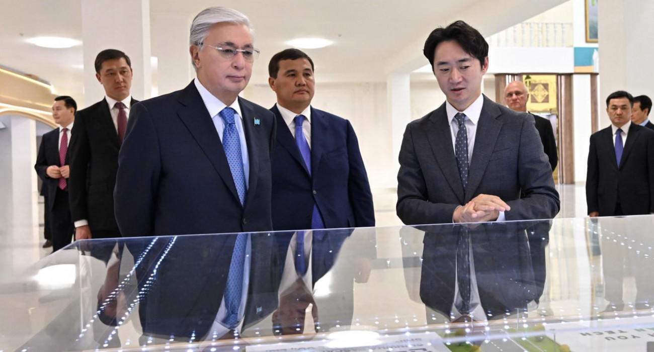 Әйелдердің сексуалды көкірекшелеріндегі сексуалды кеуделер