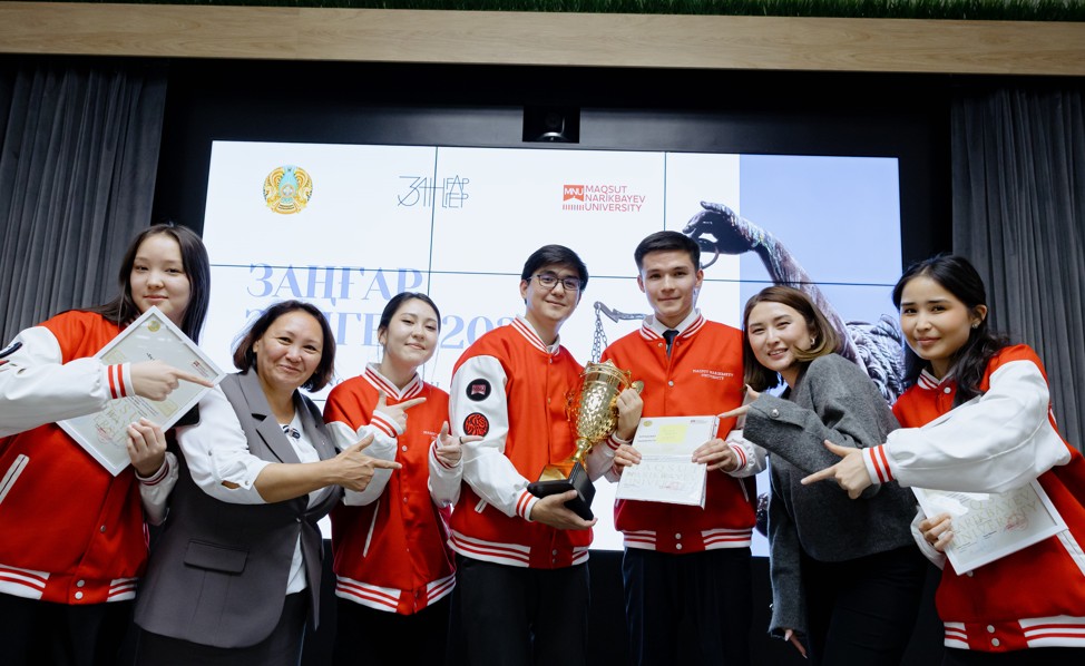 Порно әйел күйеуі белдікпен Минет порно онлайн көру