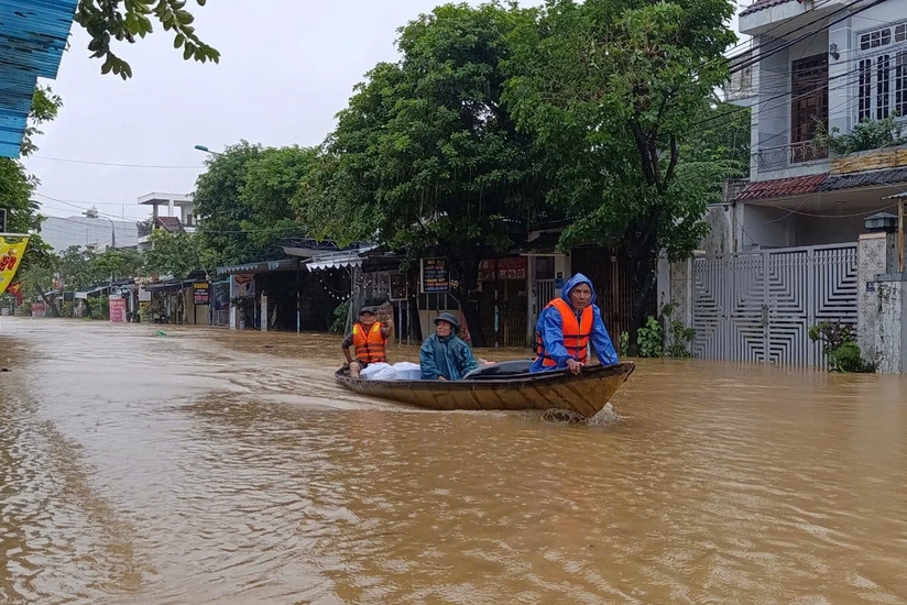 Вьетнамда нөсер жаңбырдан болған су тасқынынан 10 адам қаза тапты