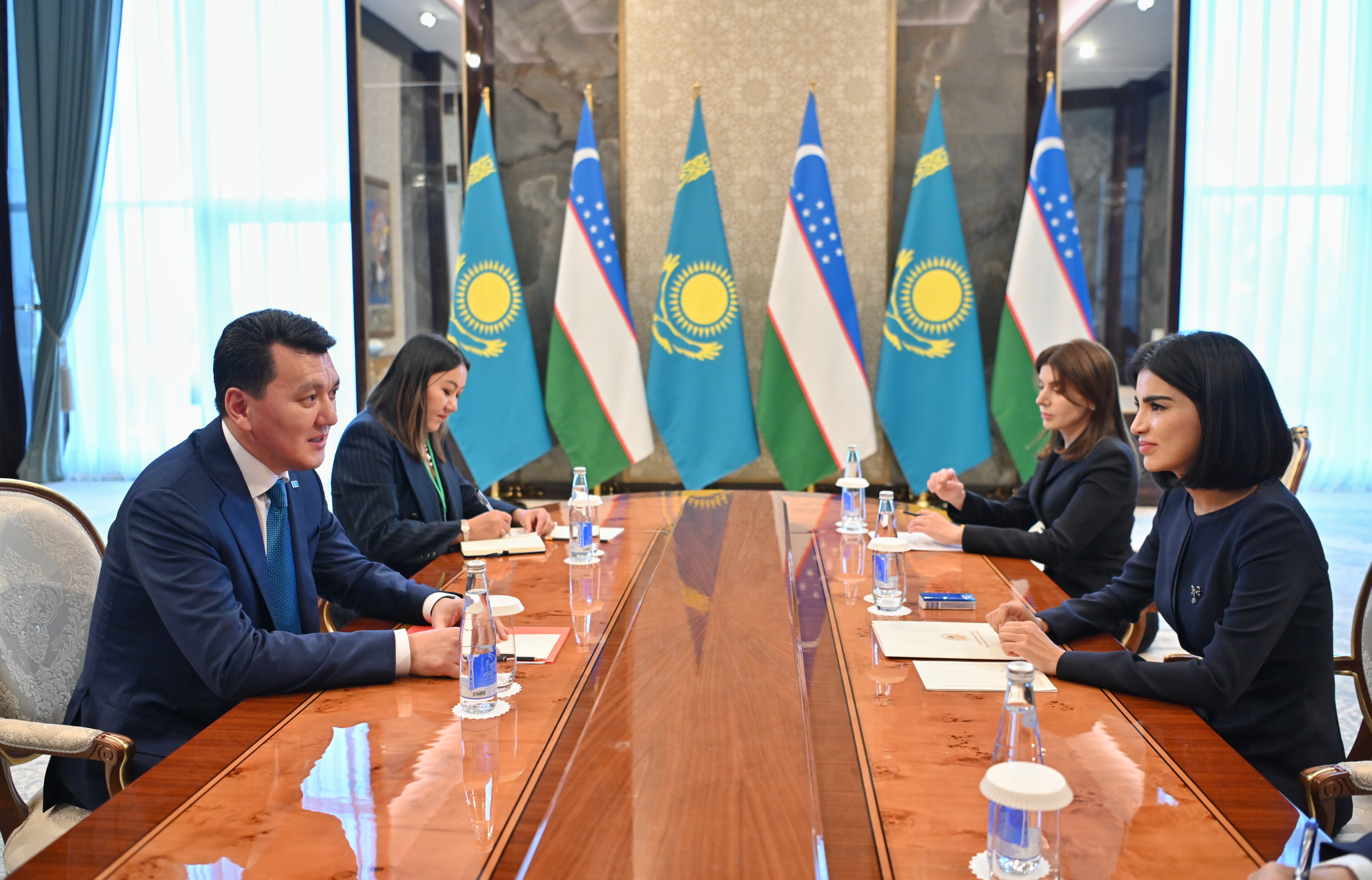 Ана қызы қара секс