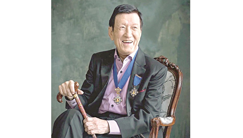 Студент қыз жыныстық тест тапсырып жатыр.