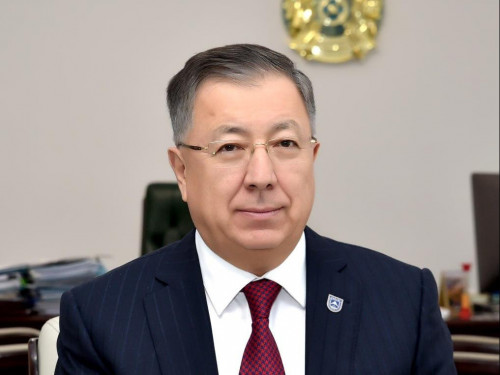 Дәретхана оқиғасынан кейін мені жалайды