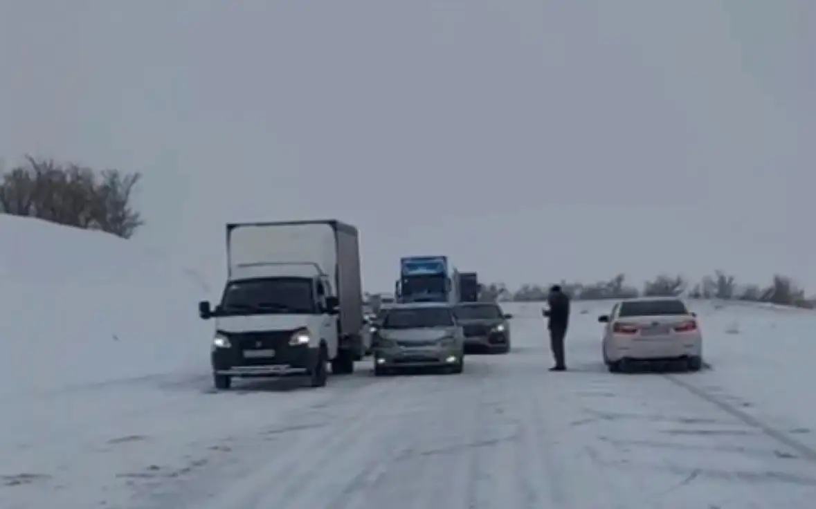 Қызын ақшаға берді (порно) Олар соғыстағы әйелдерді ұрады