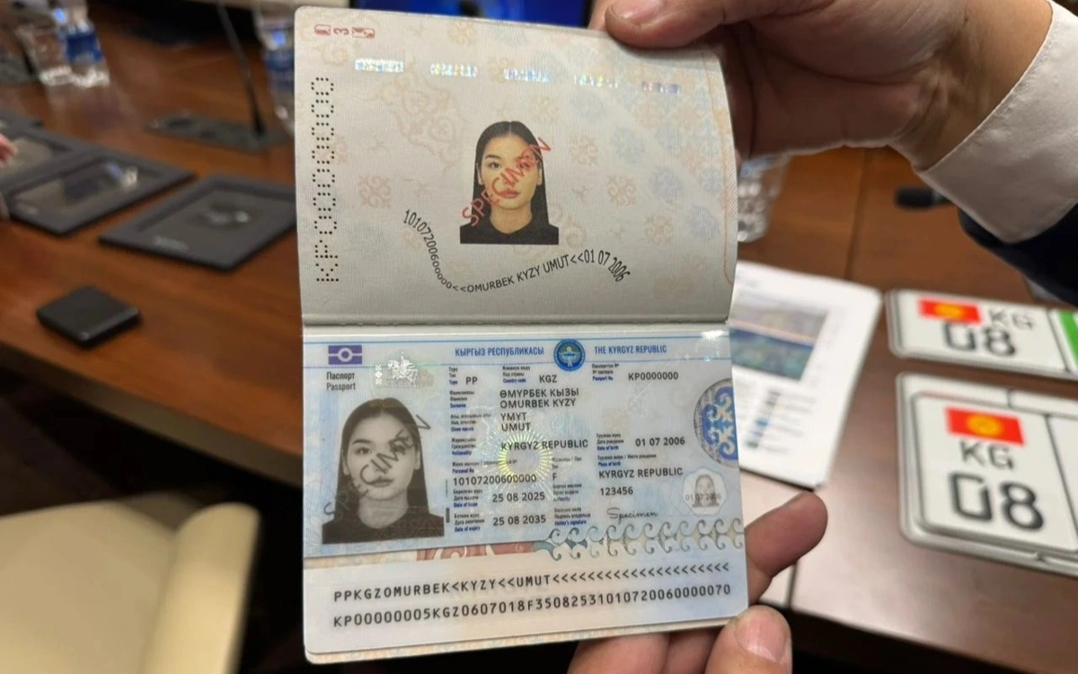 Қырғызстанда жаңа үлгідегі паспорттар беріліп жатыр
