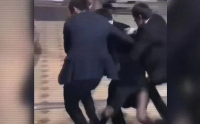 менің әйелім жалаңаш