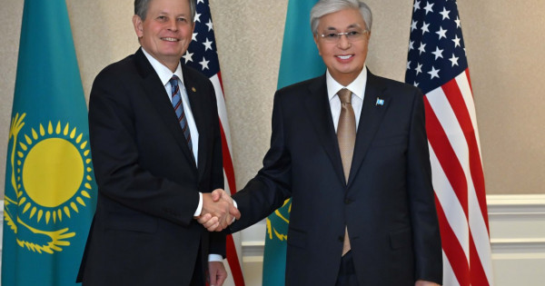 Пэрис Дилан жалаңаш