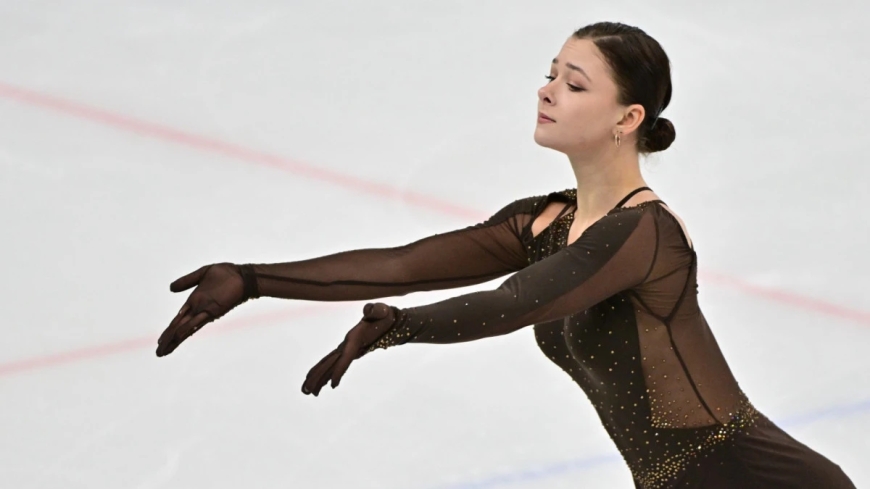 Тарихи медаль: Мәнерлеп сырғанаушы Софья Самоделкина Гран-при кезеңінде күміс жүлде иеленді