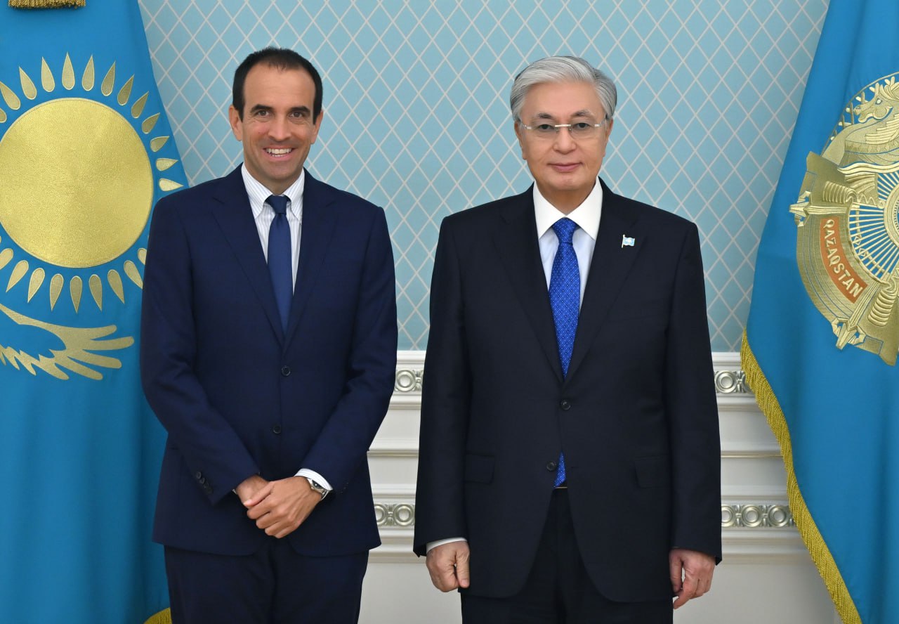 Мемлекет басшысы Луиджи Карраро мен Нассер Бен Ганим Әл-Хелаифиді қабылдады