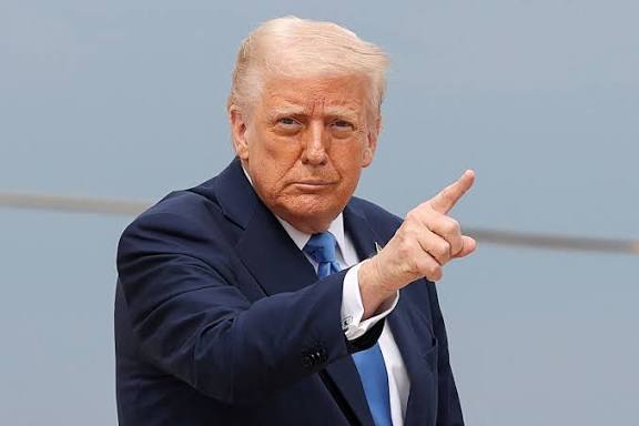 Трамп Венесуэла үстінен әуе кеңістігін жабатынын жариялады