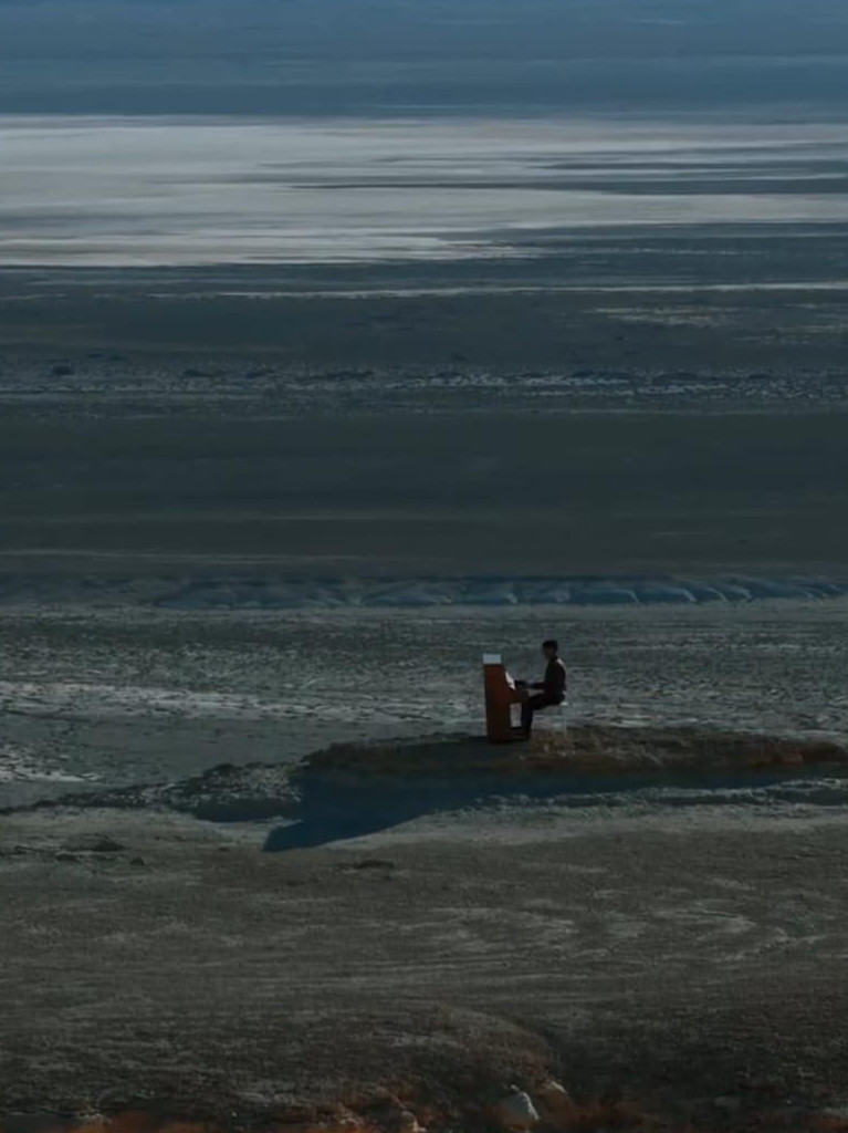 Өнерпаз Бозжыра шатқалында «Interstellar» фильмінің композициясын орындады