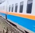 «Пойыз жүріп келе жатқан»: Вагондардың біріне автомобиль соғылған