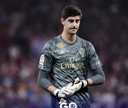 Тибо Куртуа қазақ жанкүйеріне қолғабын сыйға тартты