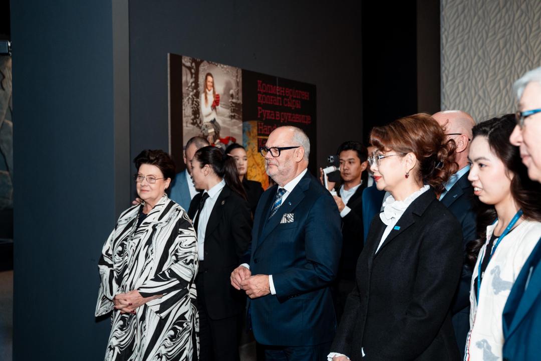 «Қолмен өрілген қолғап сыры»