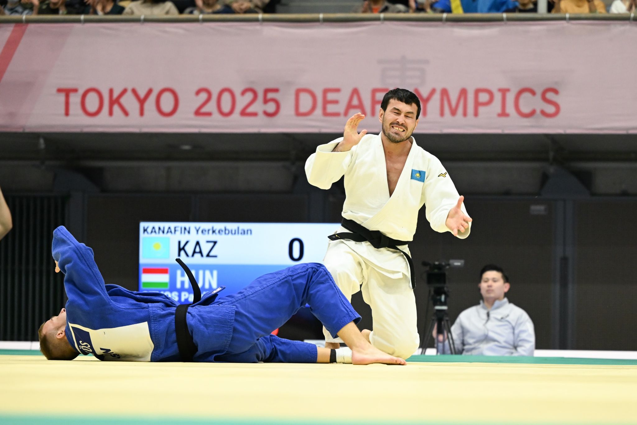 Жүлде жауған аламан