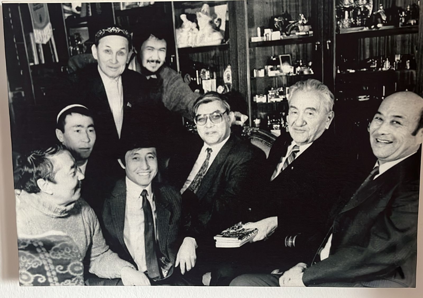 1992 жыл. Үлкен кісінің үйінде