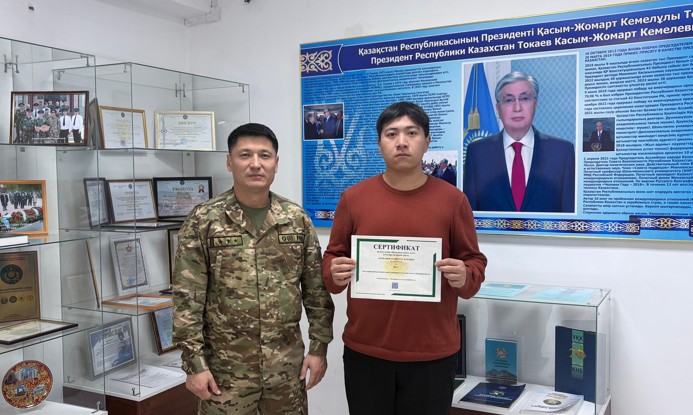 Әскерилерге білім грантын табыс етті