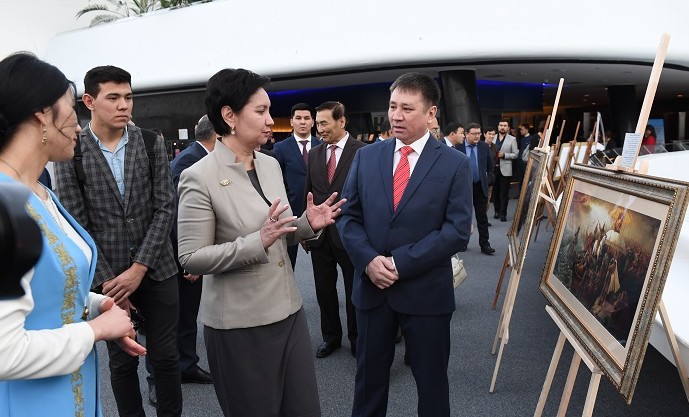 Елбасы кітапханасында 7 көрме ашылды (фото)