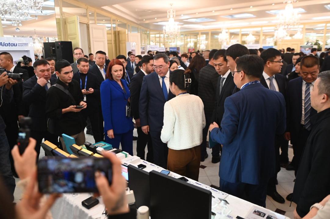 Үш жүзден астам шетелдік инвестор мен бизнес өкілдері жиналды