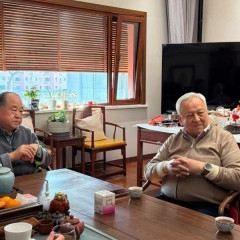 Жазушылар одағының төрағасы Нобель сыйлығының лауреатымен кездесті