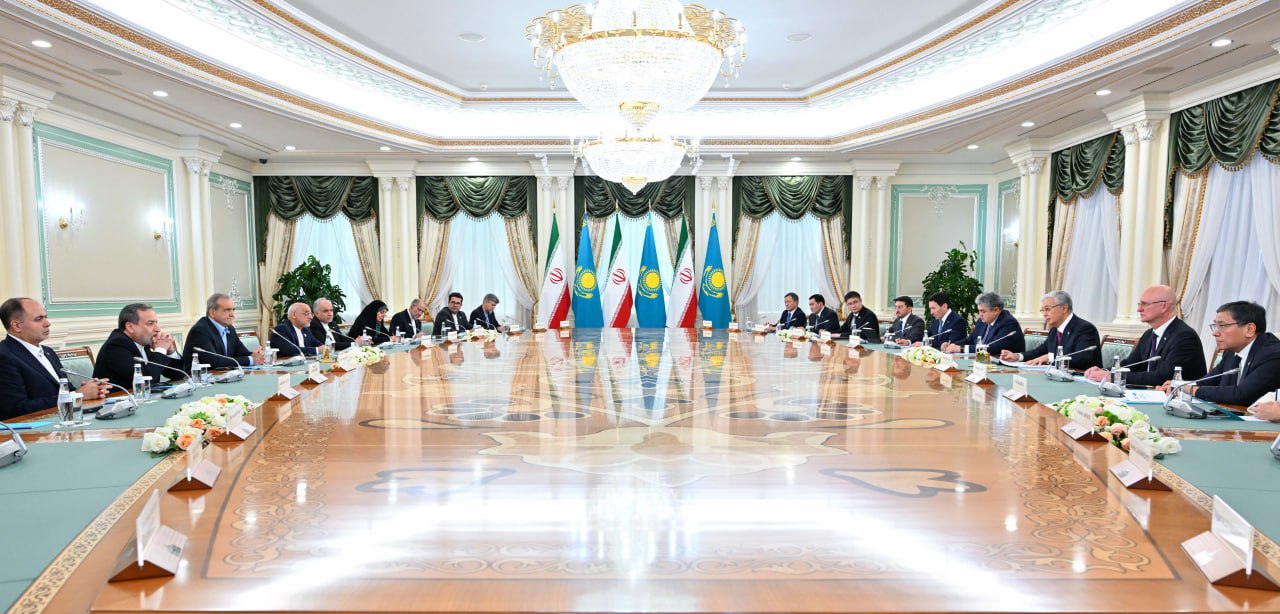Қазақстан мен Иран президенттерінің келіссөзі кеңейтілген құрамда жалғасты