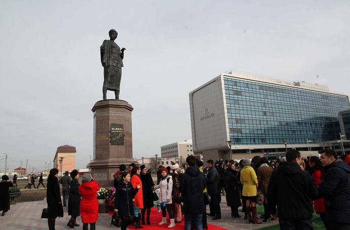 Атырауда Фариза Оңғарсынованың ескерткіші ашылды (фото)