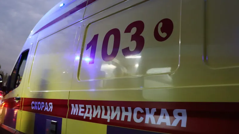 Жеңіл көлік пен жүк пойызы соқтығысып, 5 адам жарақат алған