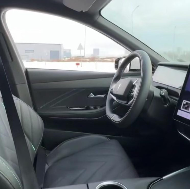 Астанада алғаш рет жүргізушісі жоқ автомобиль сынақтан өткізілді