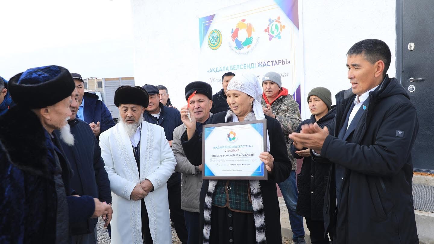 Арыстықтар асарлатып мұқтаж отбасыға баспана салып берді