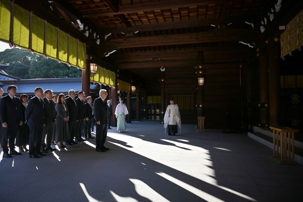 Қасым-Жомарт Тоқаев Мейджи Джингу ғибадатханасын аралап көрді